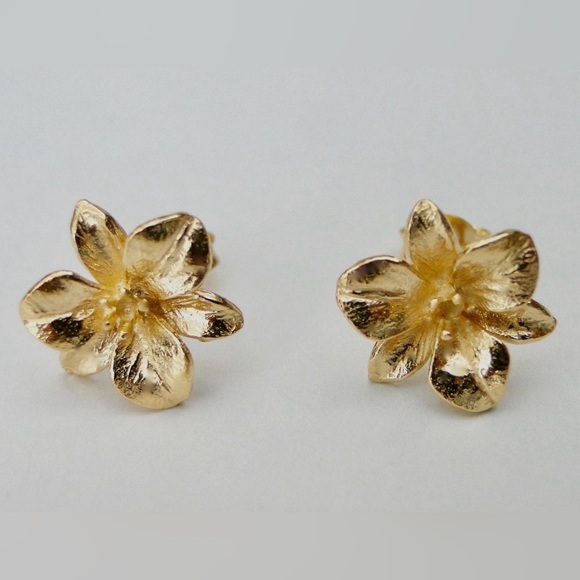 24K Yellow Gold over Sterling Silver Floral Stud Earrings - Picture 3 of 5